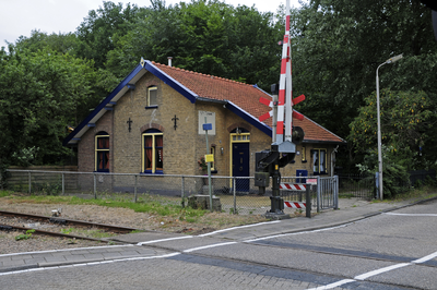 900506 Gezicht op de voormalige wachterswoning nr. 47 (Arnhemseweg 324) te Amersfoort aan de spoorlijn Kesteren-Amersfoort.